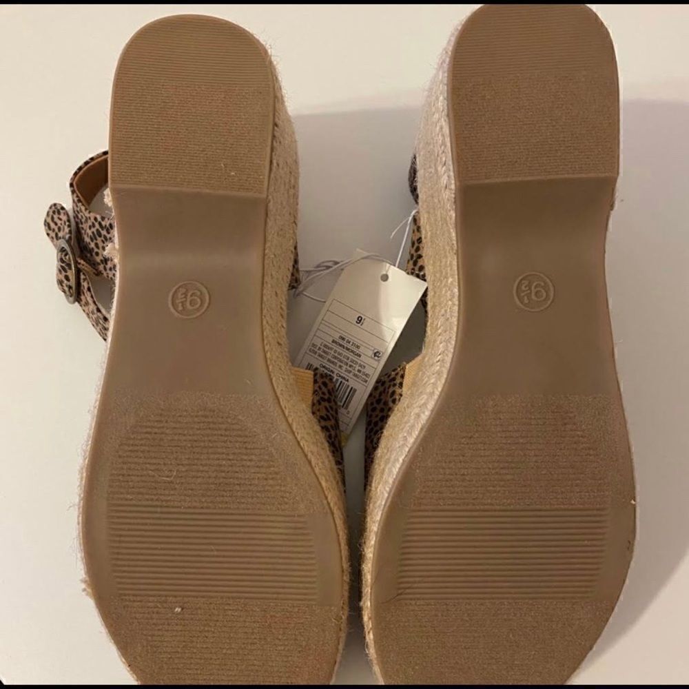 Universal Thread Morgan leopard print  sandals - Picture 5 of 7
